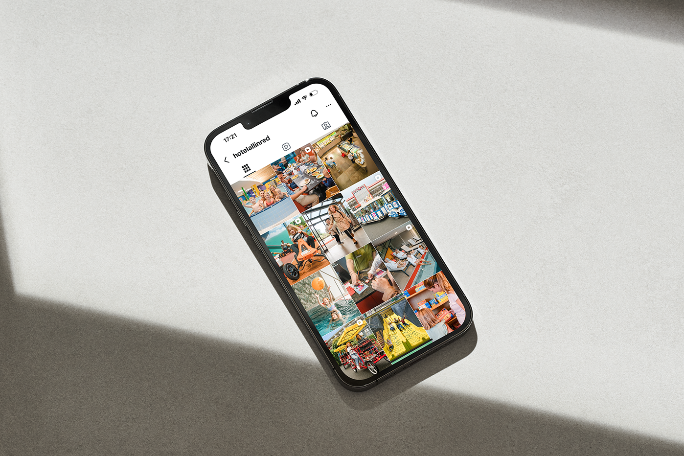 Handy_Mockup_ALLINRED